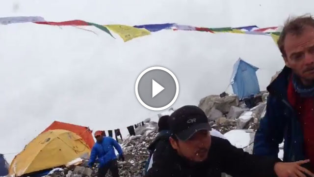 avalanche hits Everest base camp nepal earth quake 2015