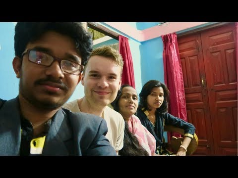 EATING FOOD IN A BANGLADESHI HOME 🇧🇩