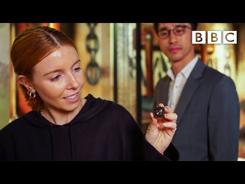 How many spycams can Stacey Dooley find in a love motel bedroom? | BBC
