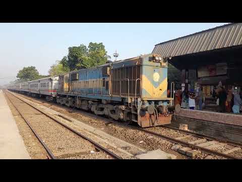 Shimanto Express (Khulna to Chilhati) Bangladesh railway, Jashore. Passengers travel.