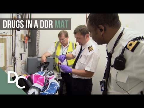 Sniffer Dog Finds Drugs In Dance Mat | Customs | S2E02 | Documentary Central