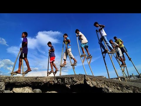 পাহাড়ি বাচ্চাগুলো বাঁশ দিয়ে কি ভাবে পাহাড়ে হাটে  || Travel Bangladesh