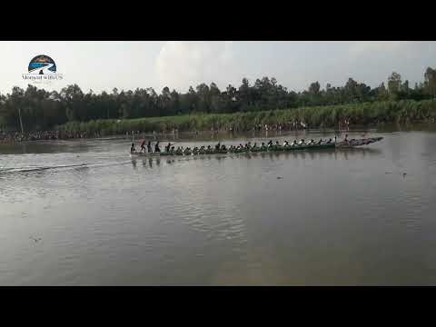 গ্রামের জনপ্রিয় নৌকাবাইচ খেলা! River| Moment With Us| Travel vlog| Travelling| Bangladesh Travel