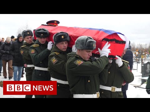 Russians grieve soldiers killed in Ukraine – BBC News