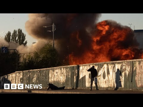 How Russia's ‘kamikaze’ drones are changing the Ukraine war – BBC News