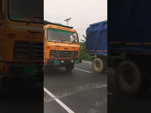 সৌদিয়া দুই বাঘের মাজ খানে #bangladesh#bus#smallbus#truckdriver#travel#drivers#truckdrivers#buslover