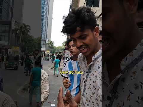 Funny boy helps me buy fruit in Bangladesh 🇧🇩 #shorts