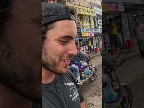 Luke Damant tries $0.50 fresh pineapple in Dhaka, Bangladesh 🇧🇩 #shorts