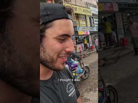 Luke Damant tries $0.50 fresh pineapple in Dhaka, Bangladesh 🇧🇩 #shorts