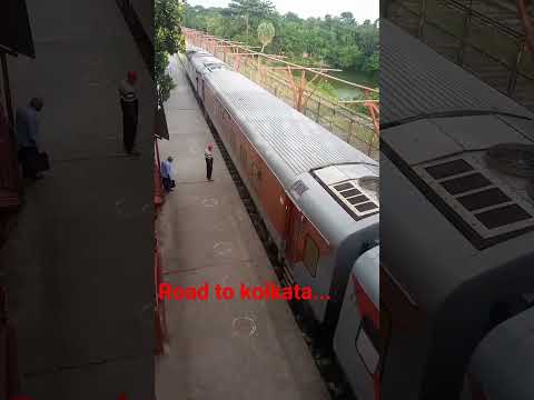 Road to kolkata #travelvlog #travel#india#train #benapoleborder #bangladesh