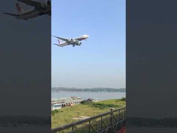wish ✈️✈️#airplane #travel #bangladesh #aircraft #landing