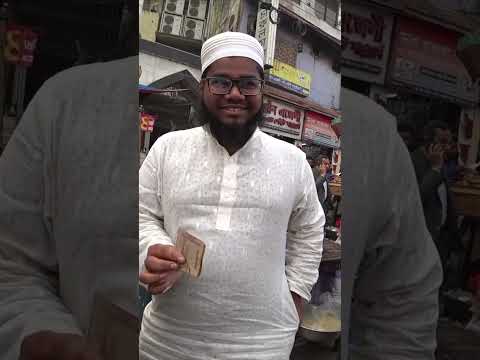 Buying $1 Bangladeshi hat in Dhaka 🇧🇩